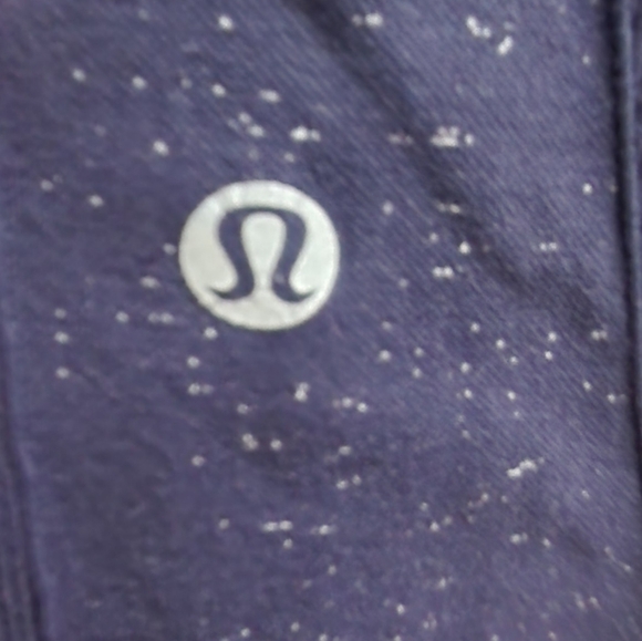 Lululemon 25" inseam tights fit like a size 4 - Picture 4 of 5